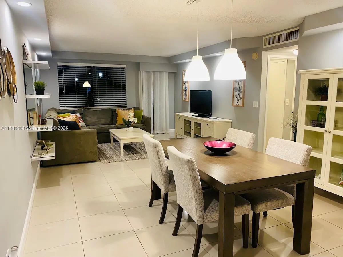 YACHT CLUB CONDO (THE) - Residential