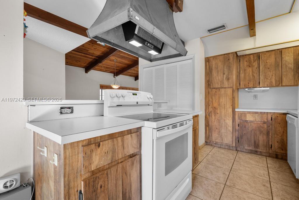 VILLAS AT CARRIAGE HILLS - Residential