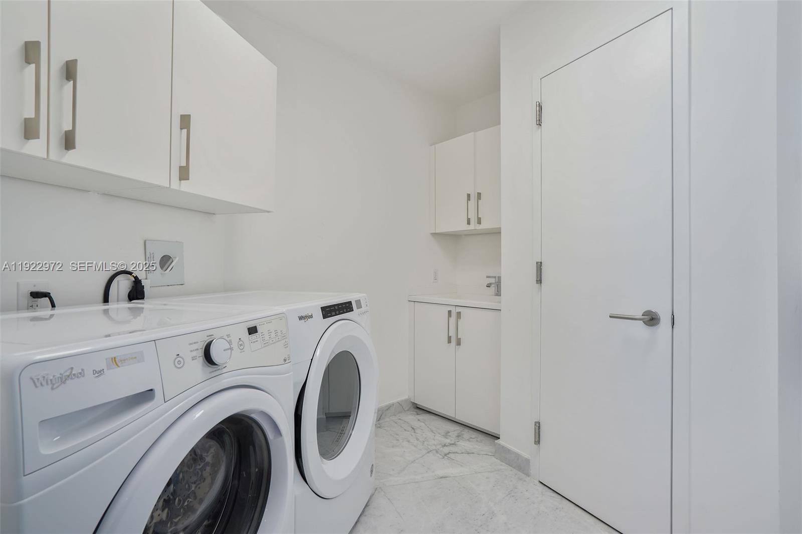 18555 COLLINS AVENUE COND - Residential Lease