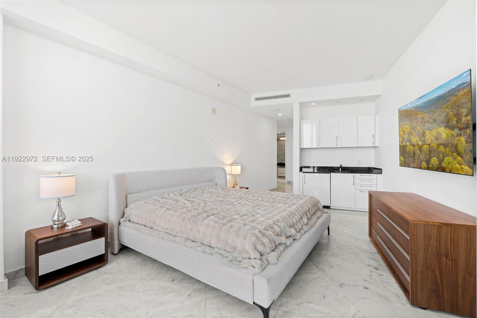 18555 COLLINS AVENUE COND - Residential Lease