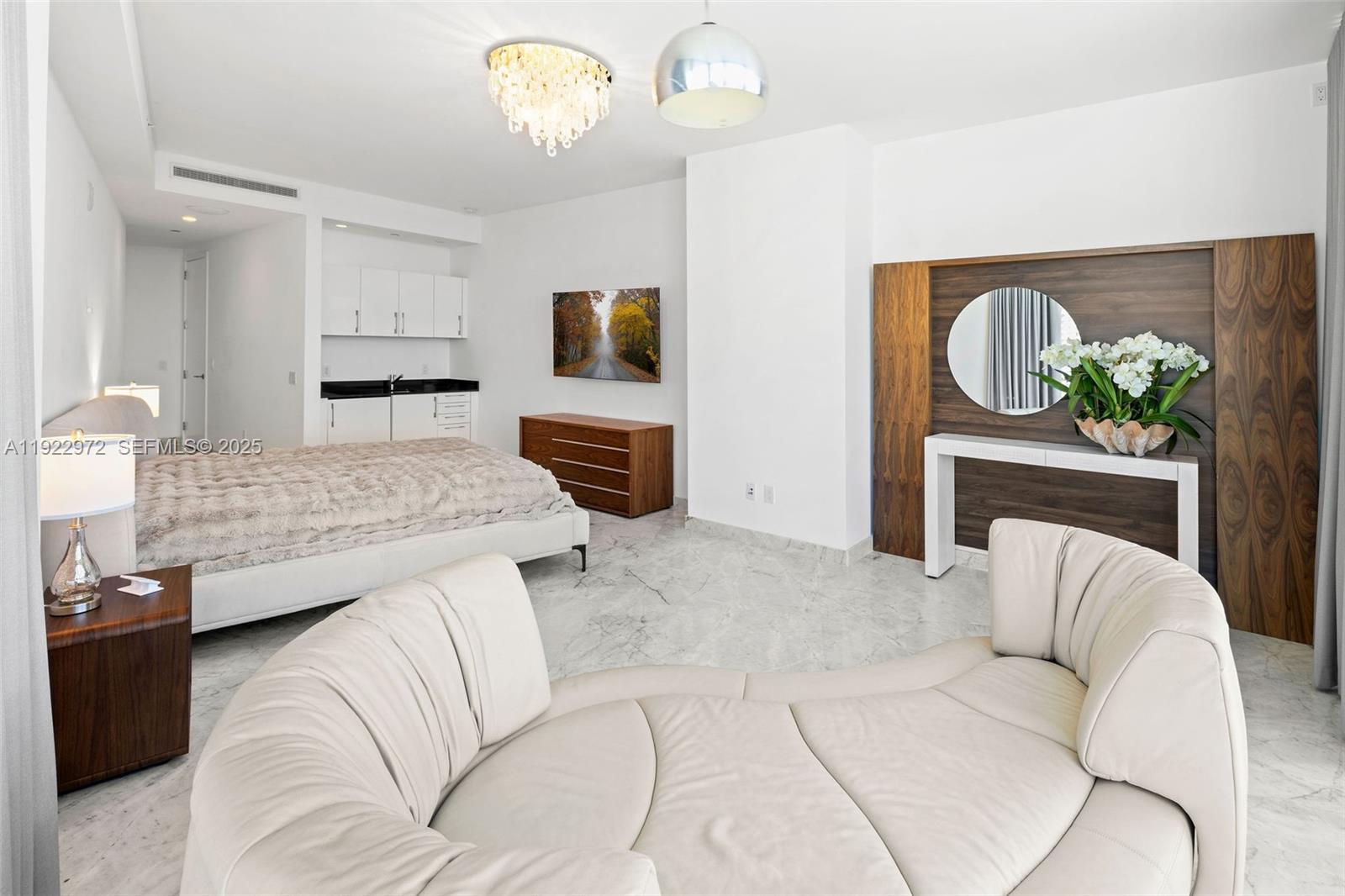 18555 COLLINS AVENUE COND - Residential Lease