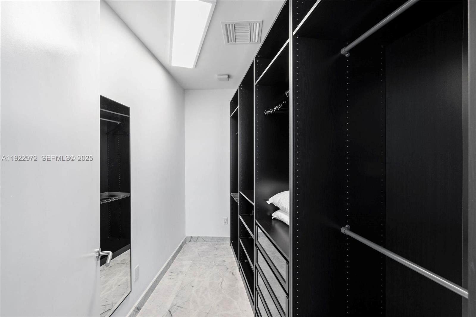 18555 COLLINS AVENUE COND - Residential Lease