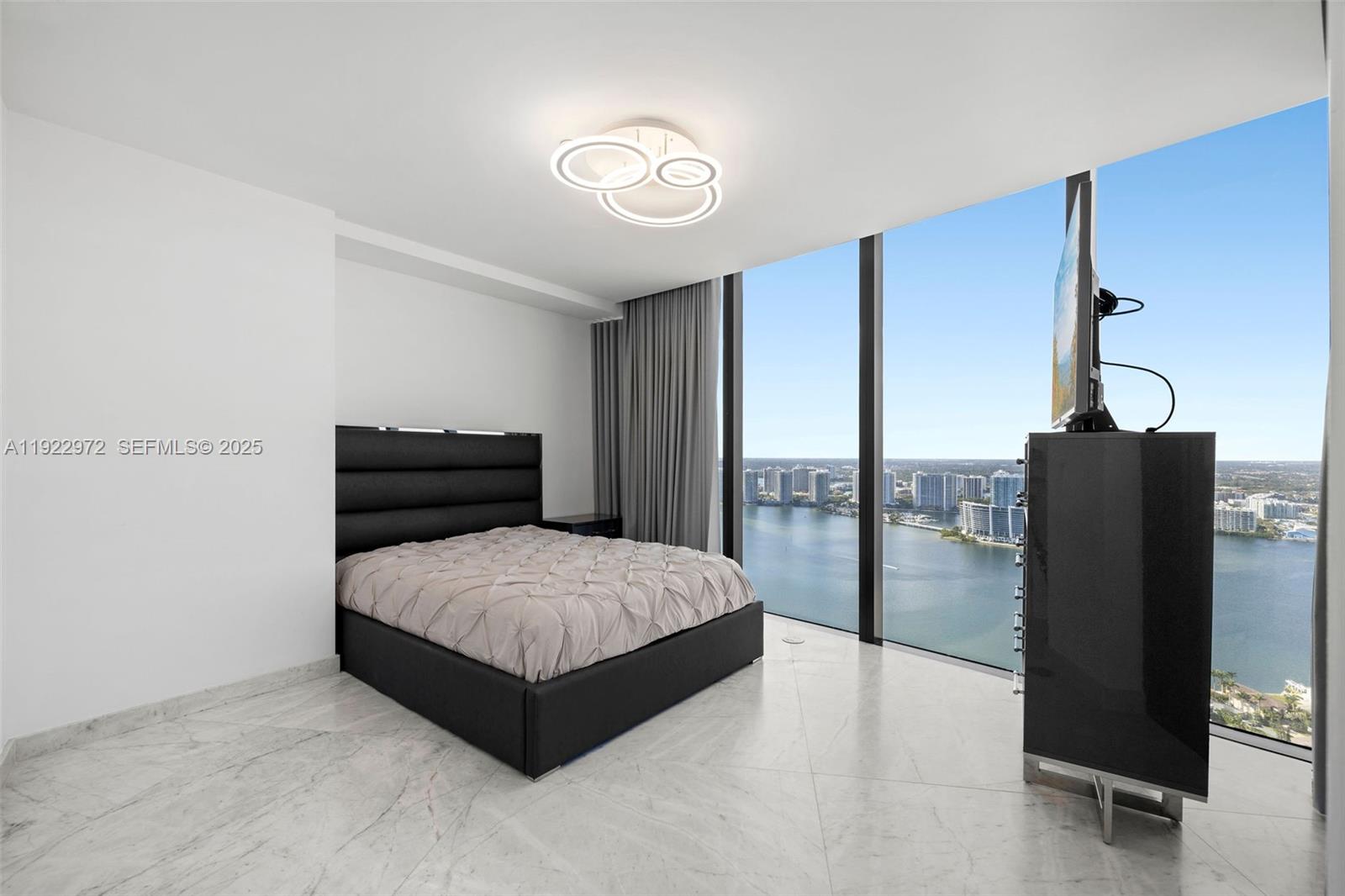 18555 COLLINS AVENUE COND - Residential Lease