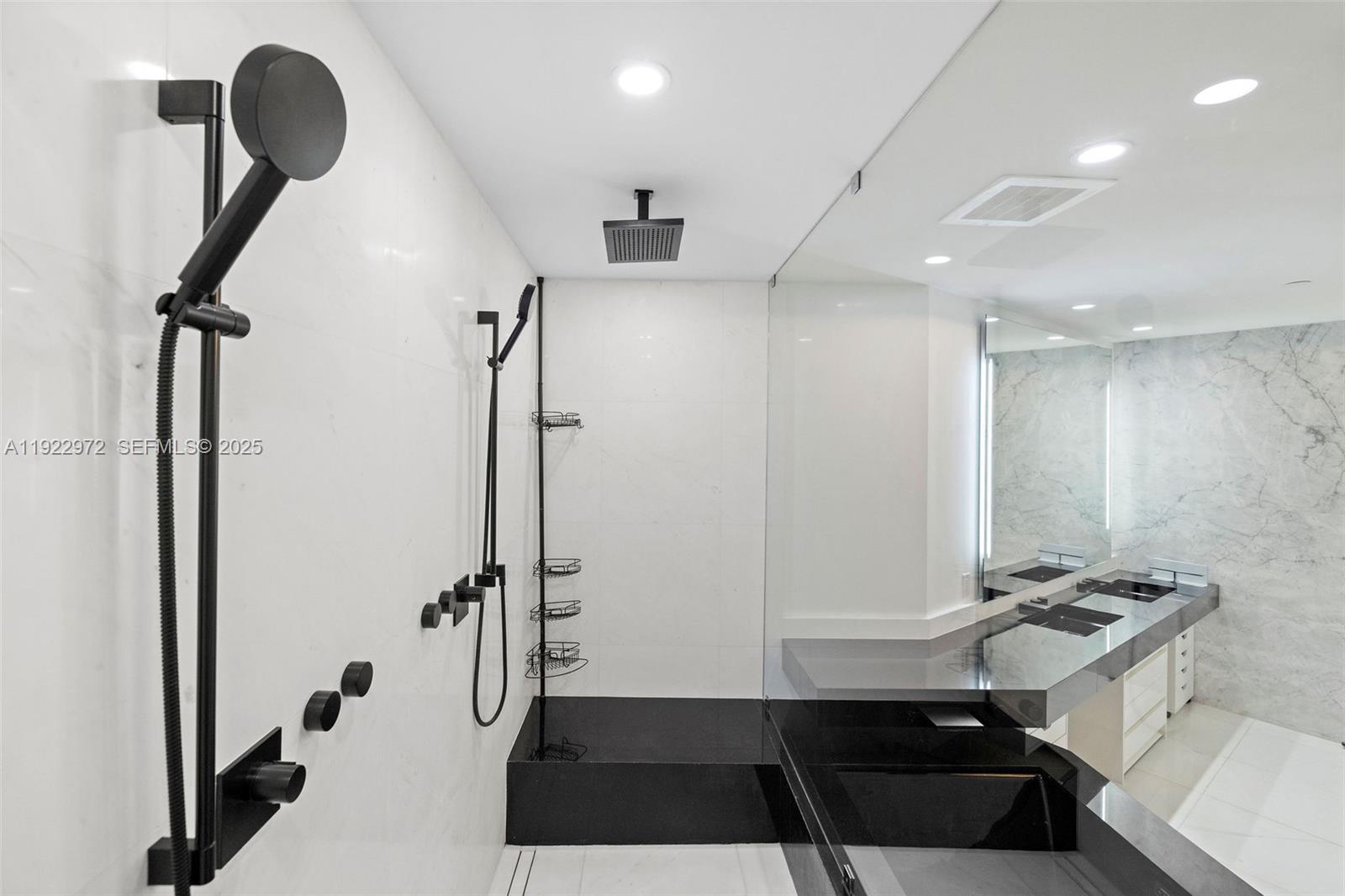 18555 COLLINS AVENUE COND - Residential Lease