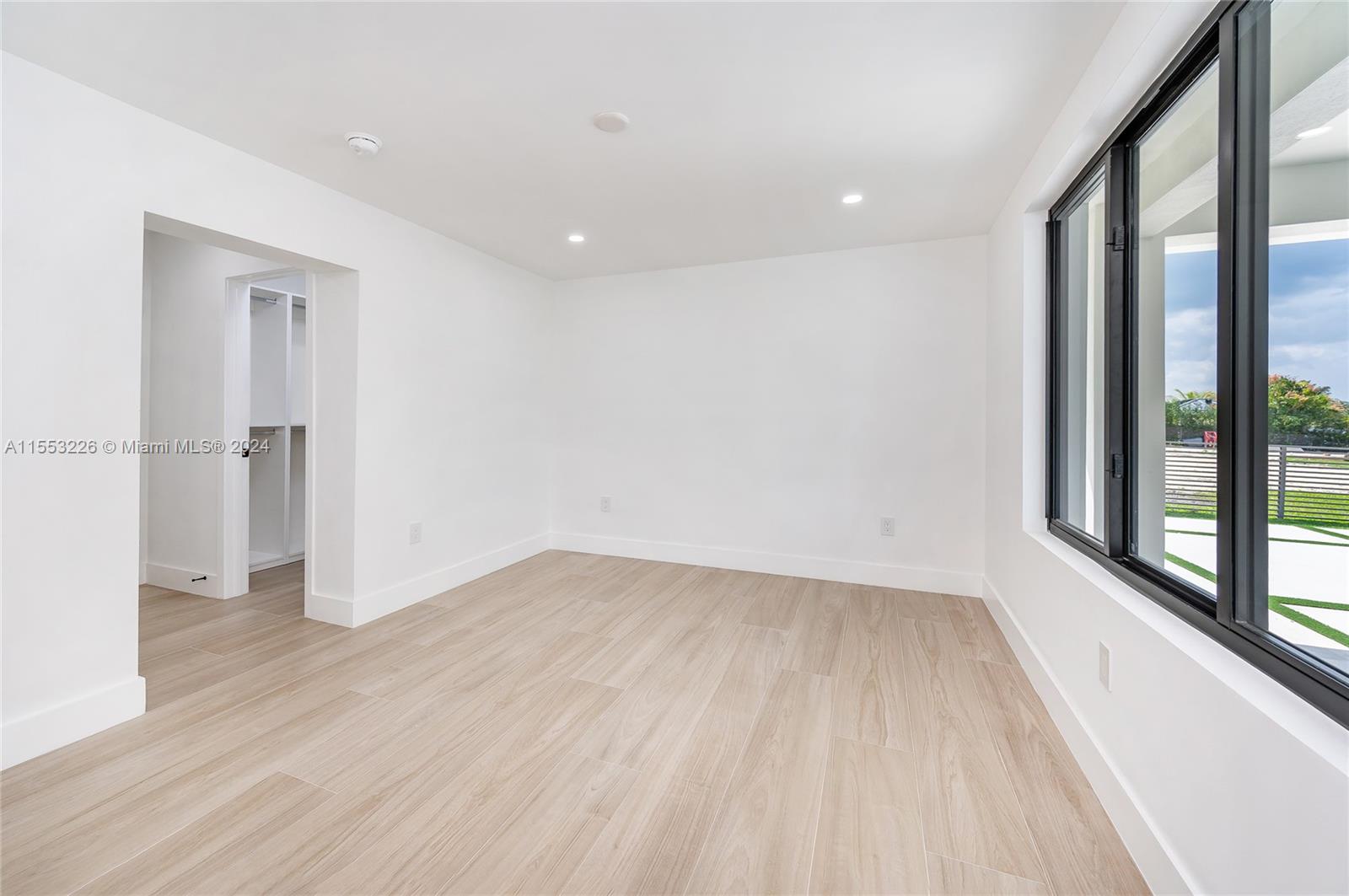 LAKESHORE SEC ONE - Residential