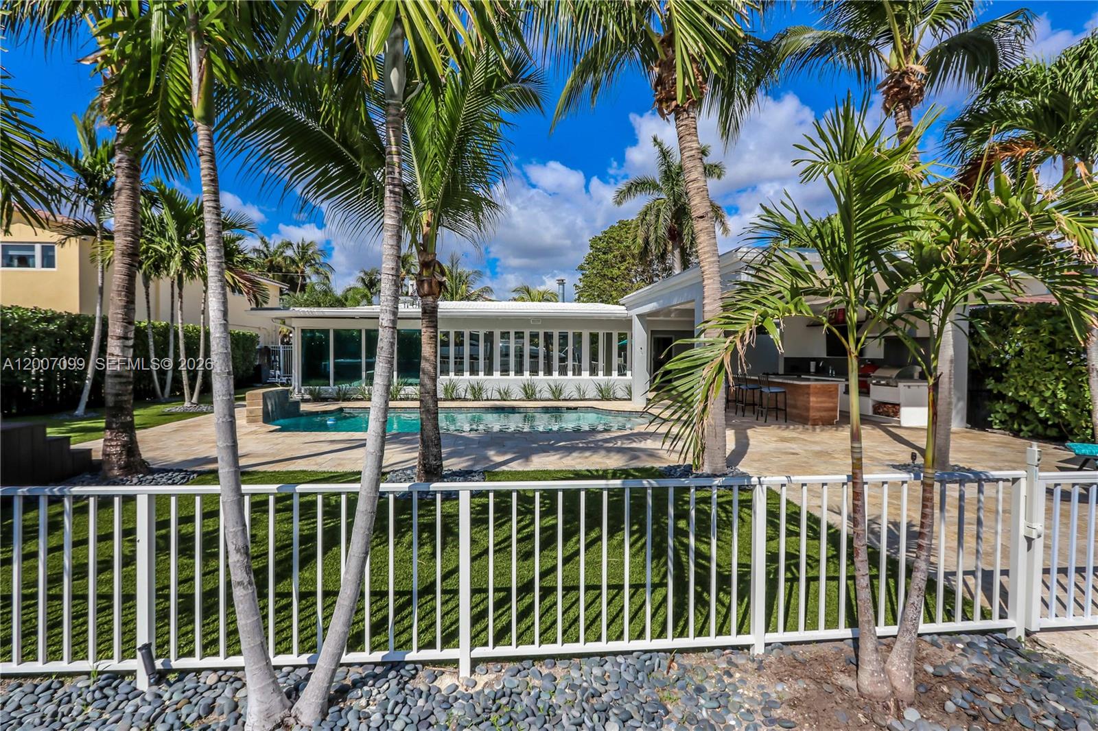 VENICE 8-12 B - Residential