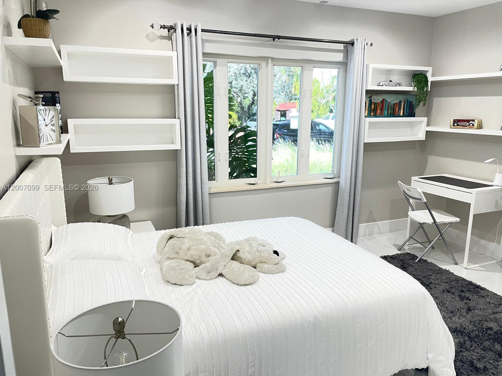 VENICE 8-12 B - Residential