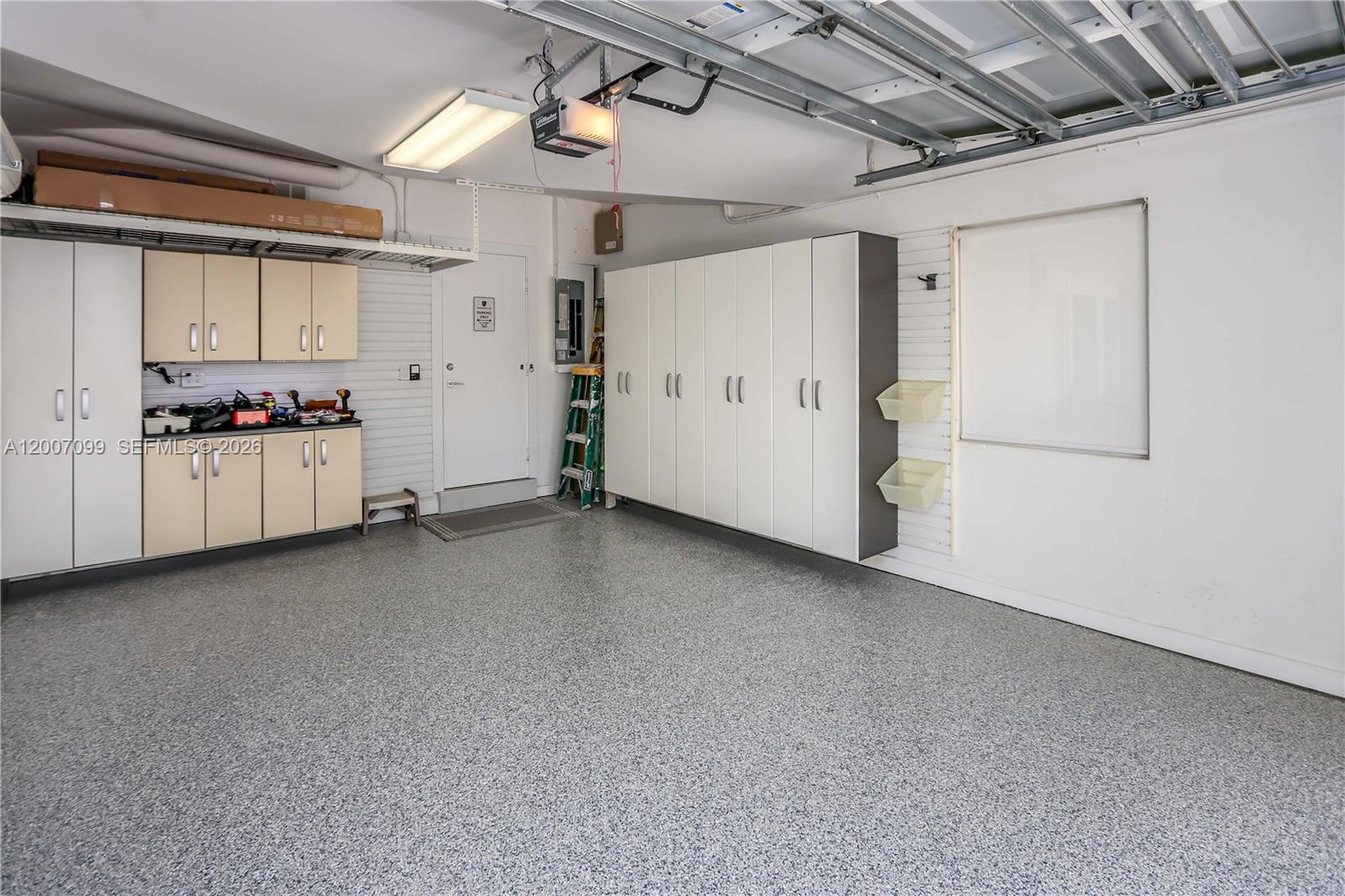 VENICE 8-12 B - Residential