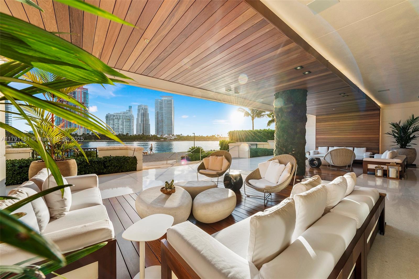 7055 Fisher Island Dr 7055