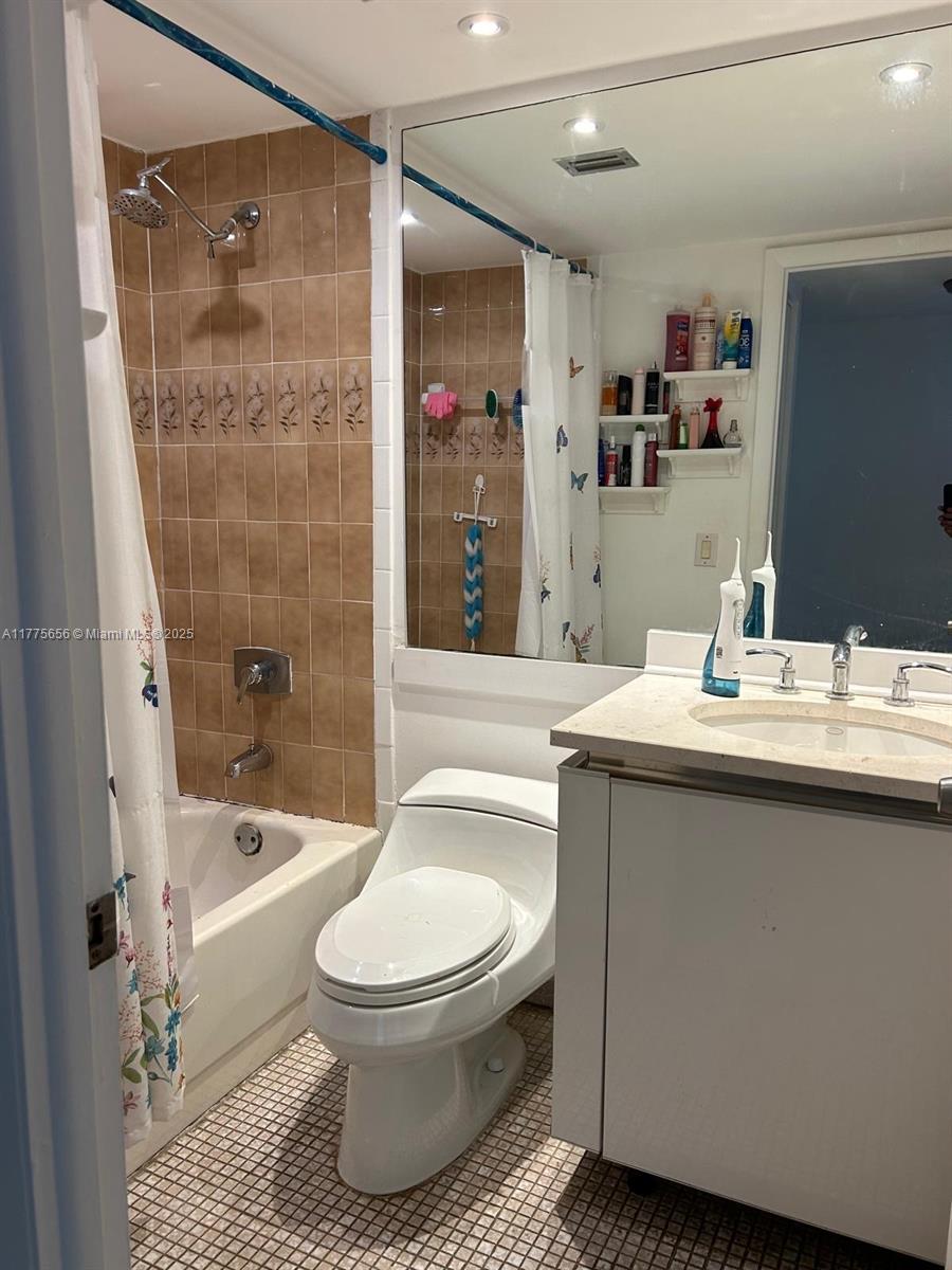 Greynolds Park Club Condo - Residential