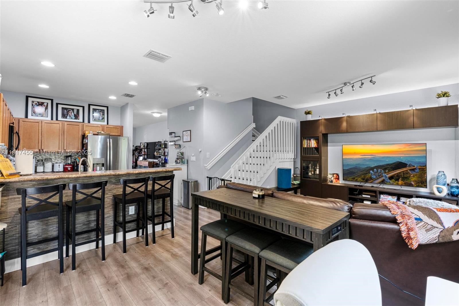 TRELLIS AT BAYSHORE - Residential