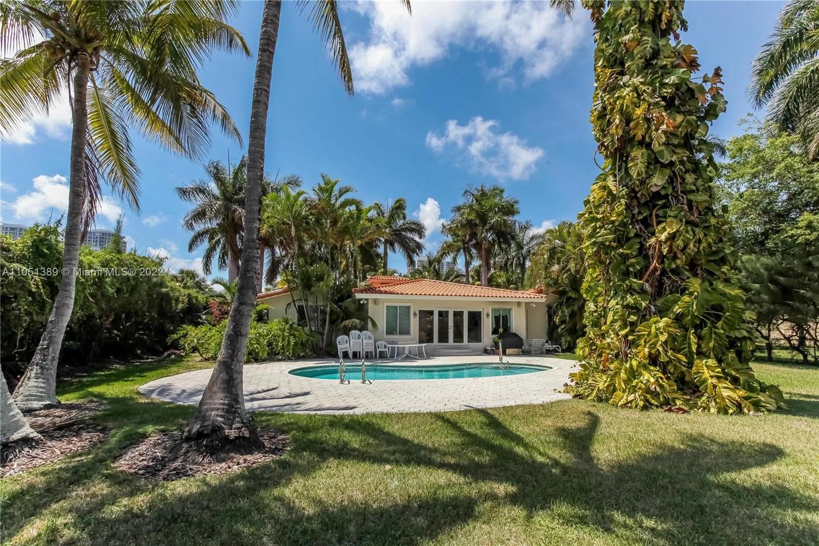 GOLDEN BEACH SEC F - Residential