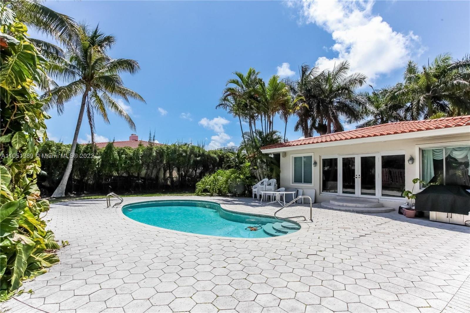 GOLDEN BEACH SEC F - Residential