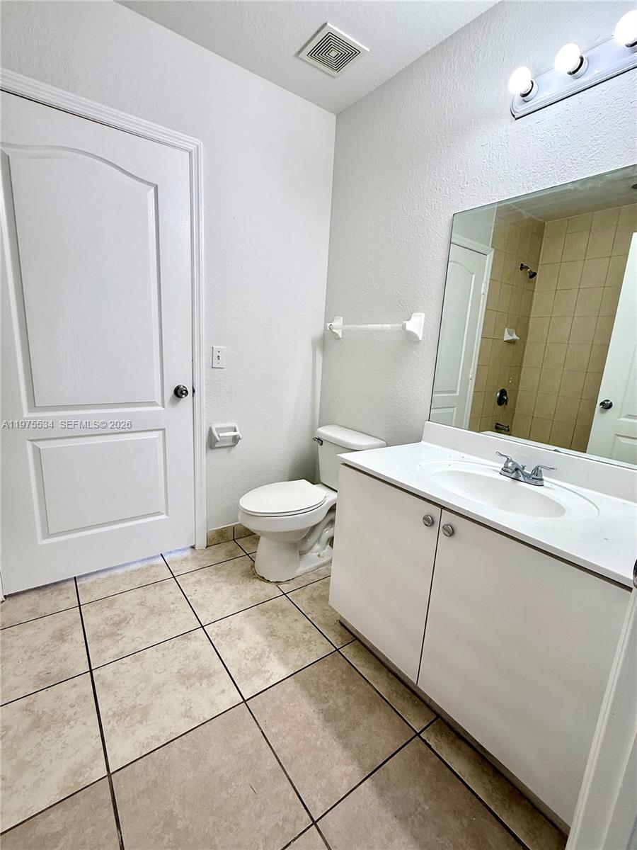 IBIS VILLAS AT DORAL COND - Residential Lease