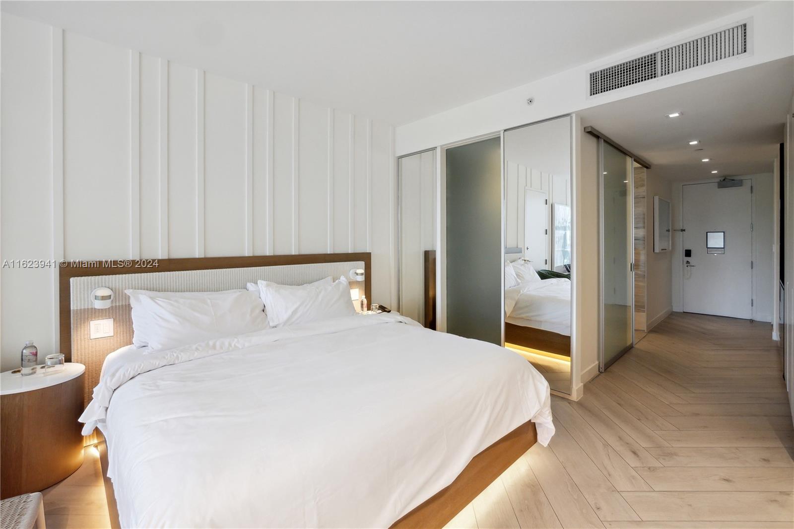 2201 Collins Ave 327