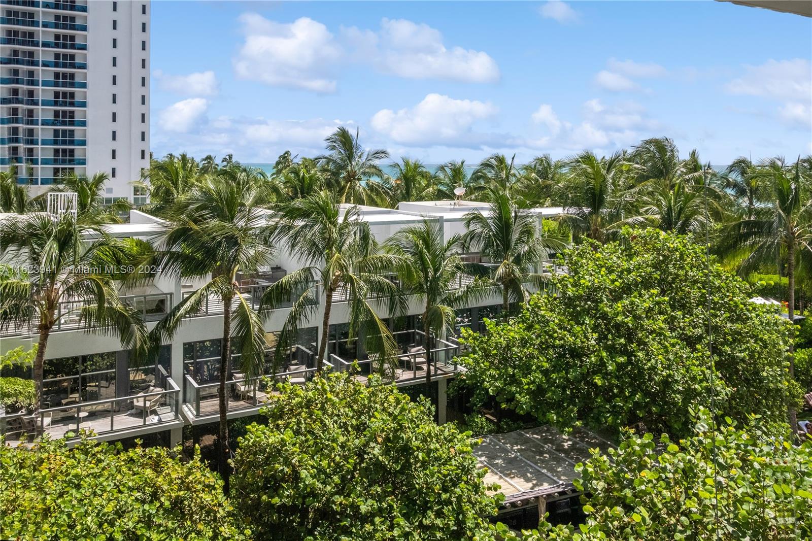 2201 Collins Ave 327