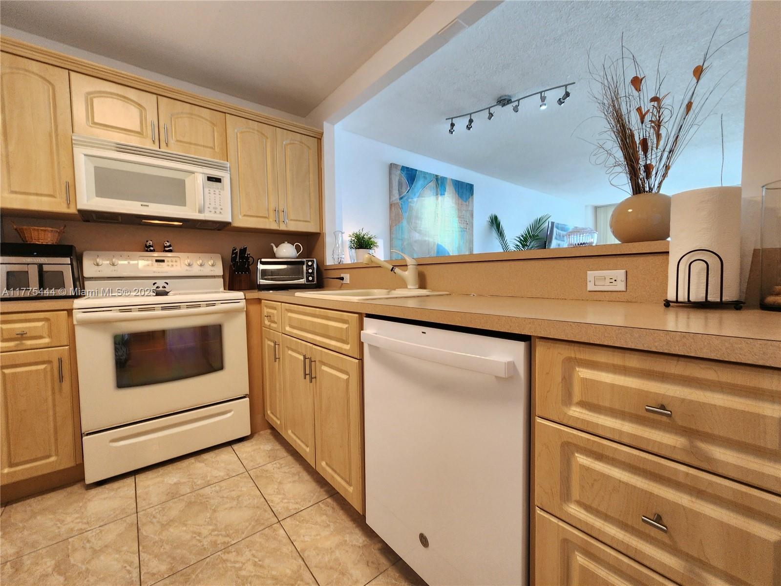 SEA AIR TOWERS CONDO - Residential