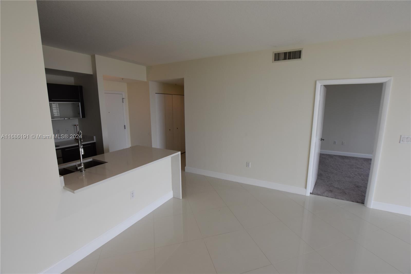 CITYPLACE SOUTH TOWER CON - Residential