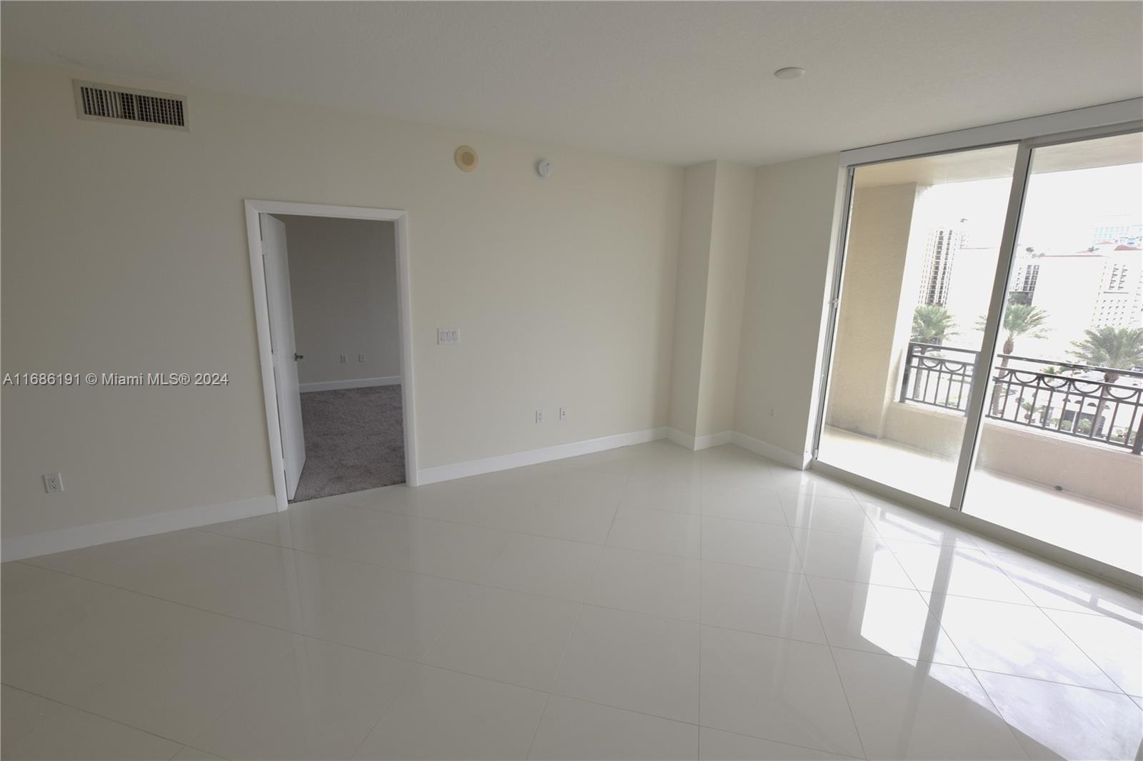 CITYPLACE SOUTH TOWER CON - Residential