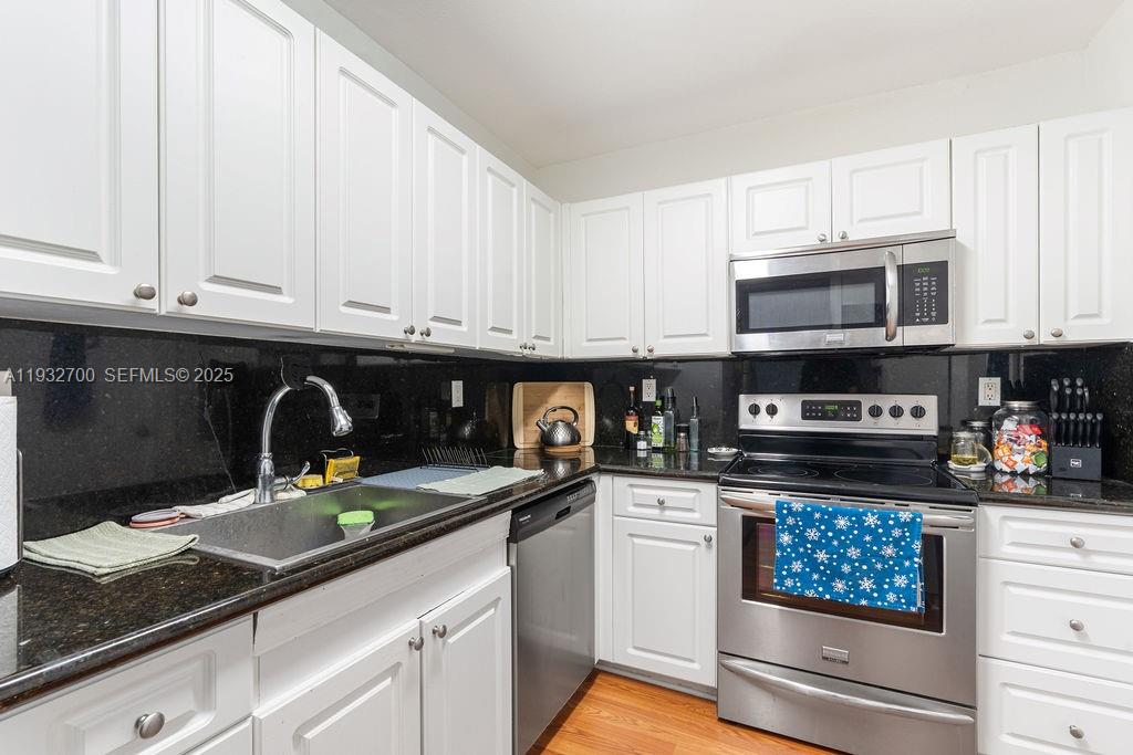 VENETIAN PALMS CONDO - Residential