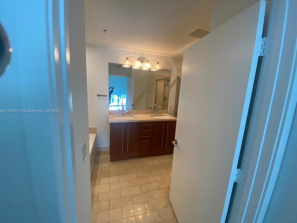 1111 SW 1st Ave 2217-N