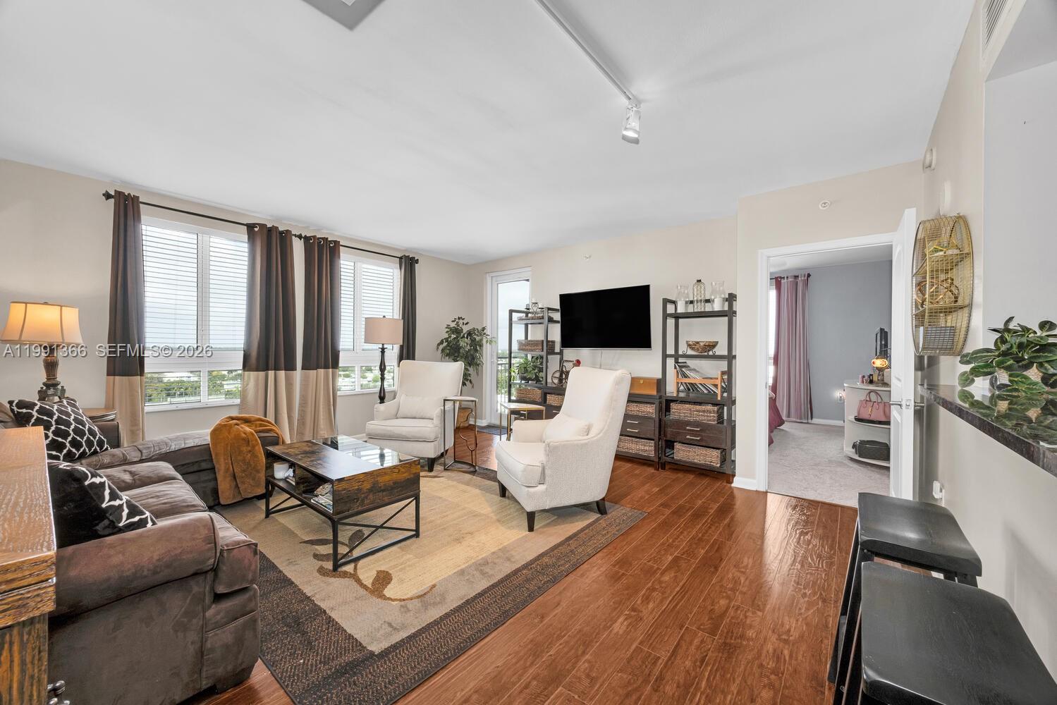 TOSCANO CONDO - Residential