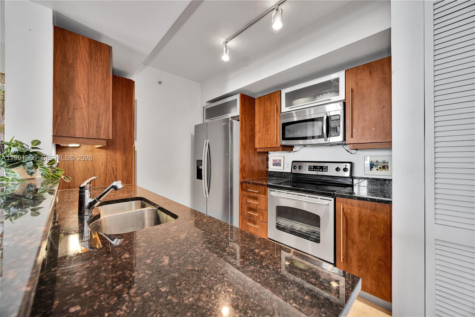 TOSCANO CONDO - Residential