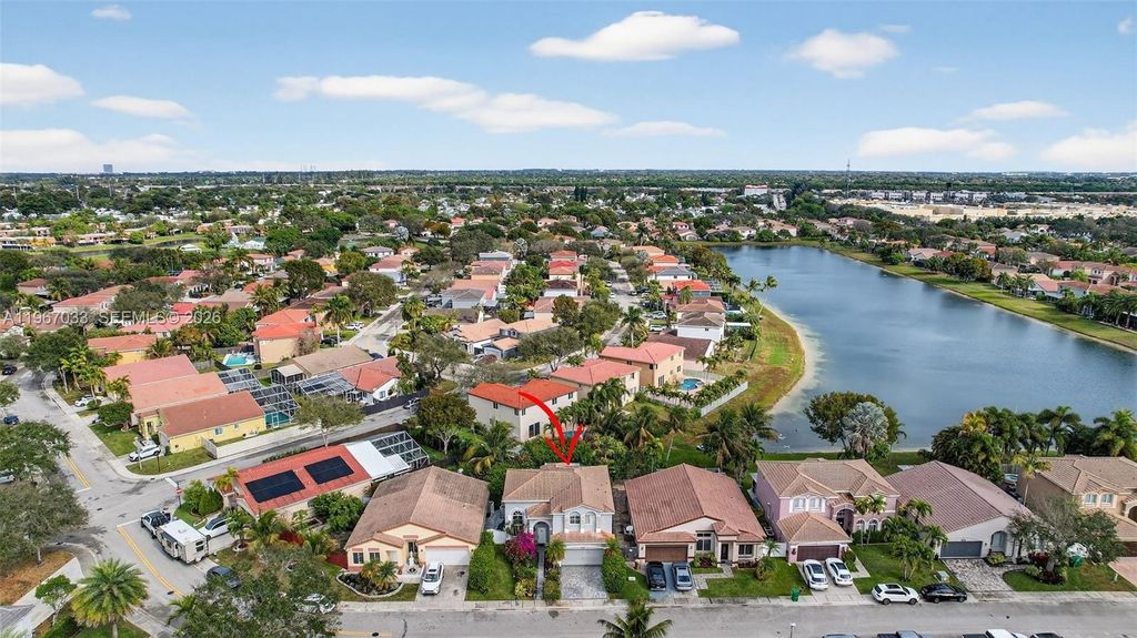 Photo of 10755 SW 17th Pl, Davie, FL 33324 (MLS # A11967033)