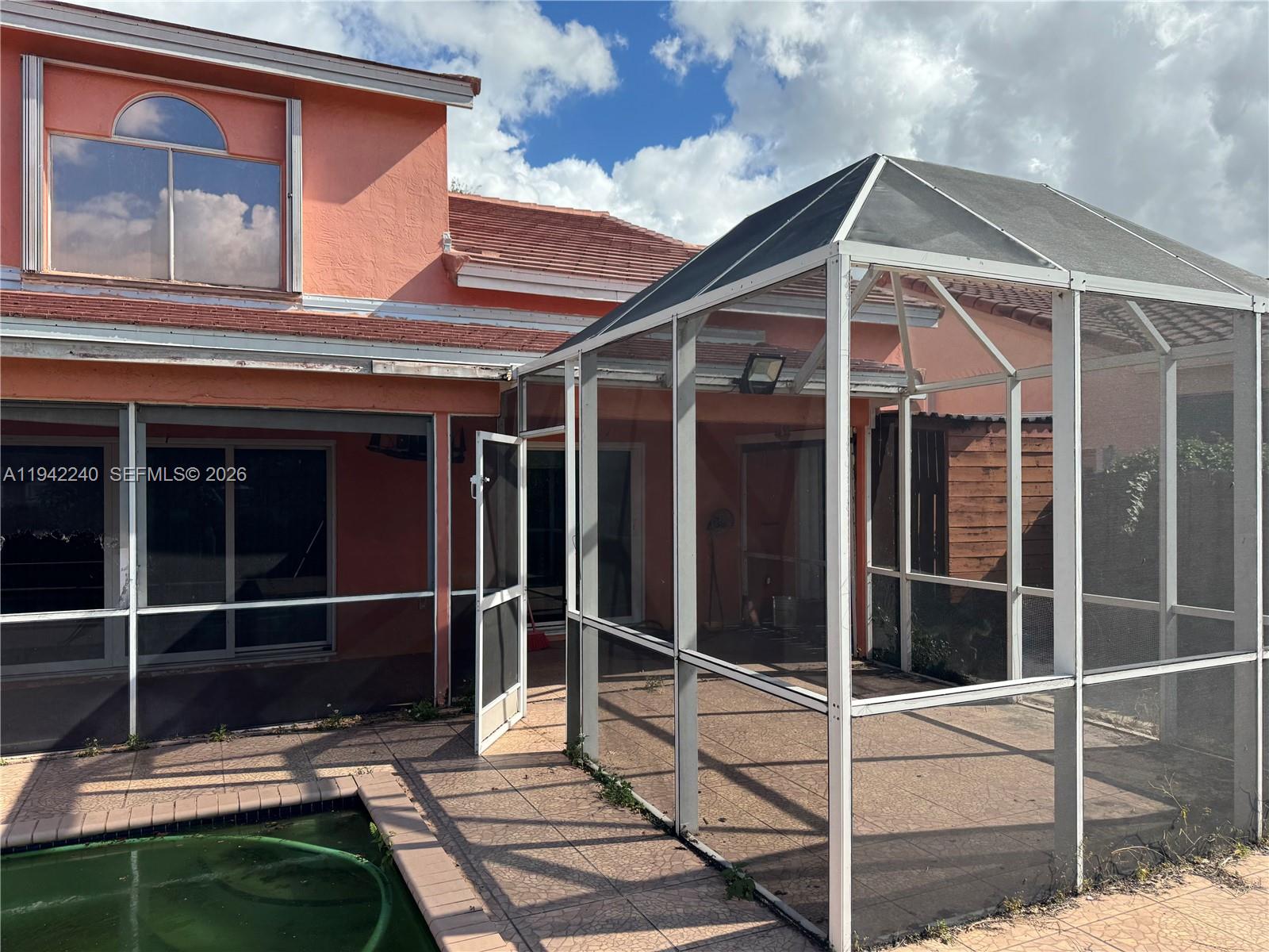 LAKES ON THE GREEN - SEC - Residential