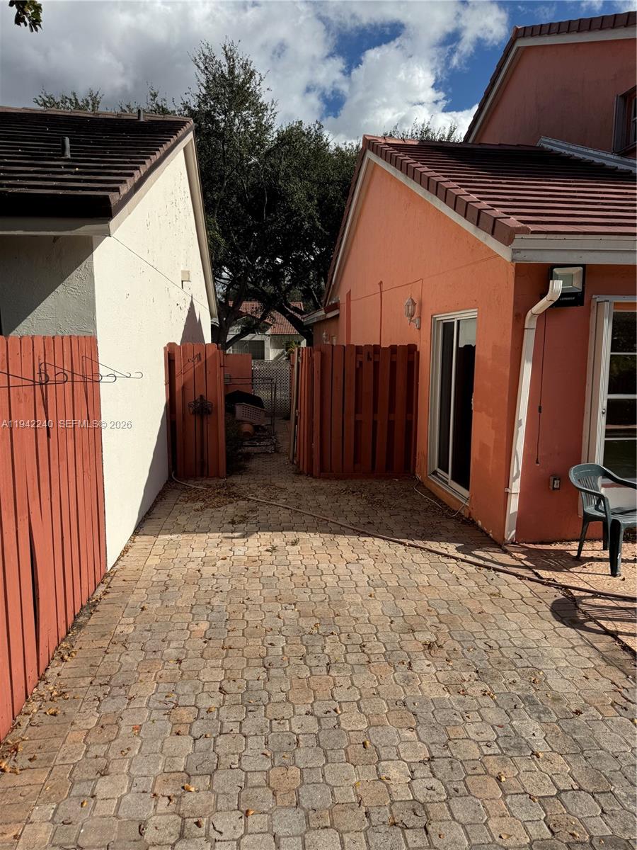 LAKES ON THE GREEN - SEC - Residential