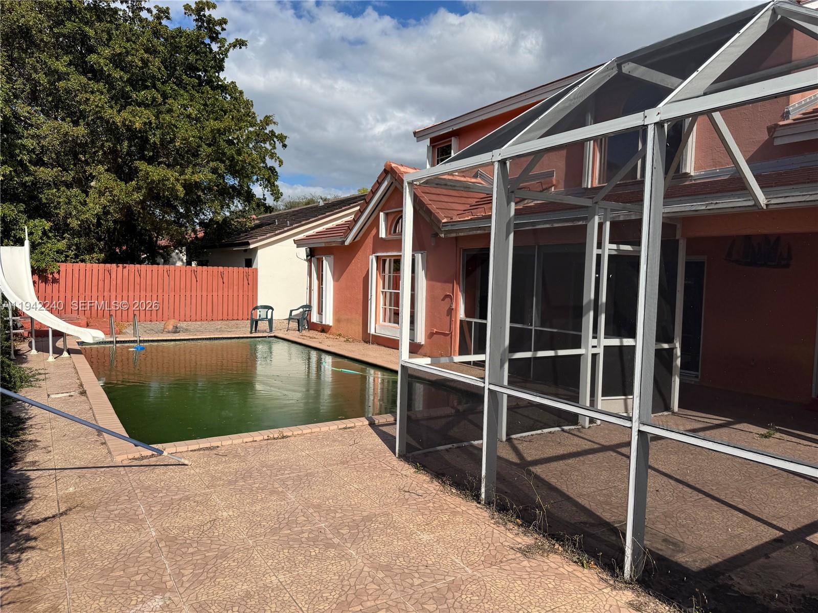 LAKES ON THE GREEN - SEC - Residential