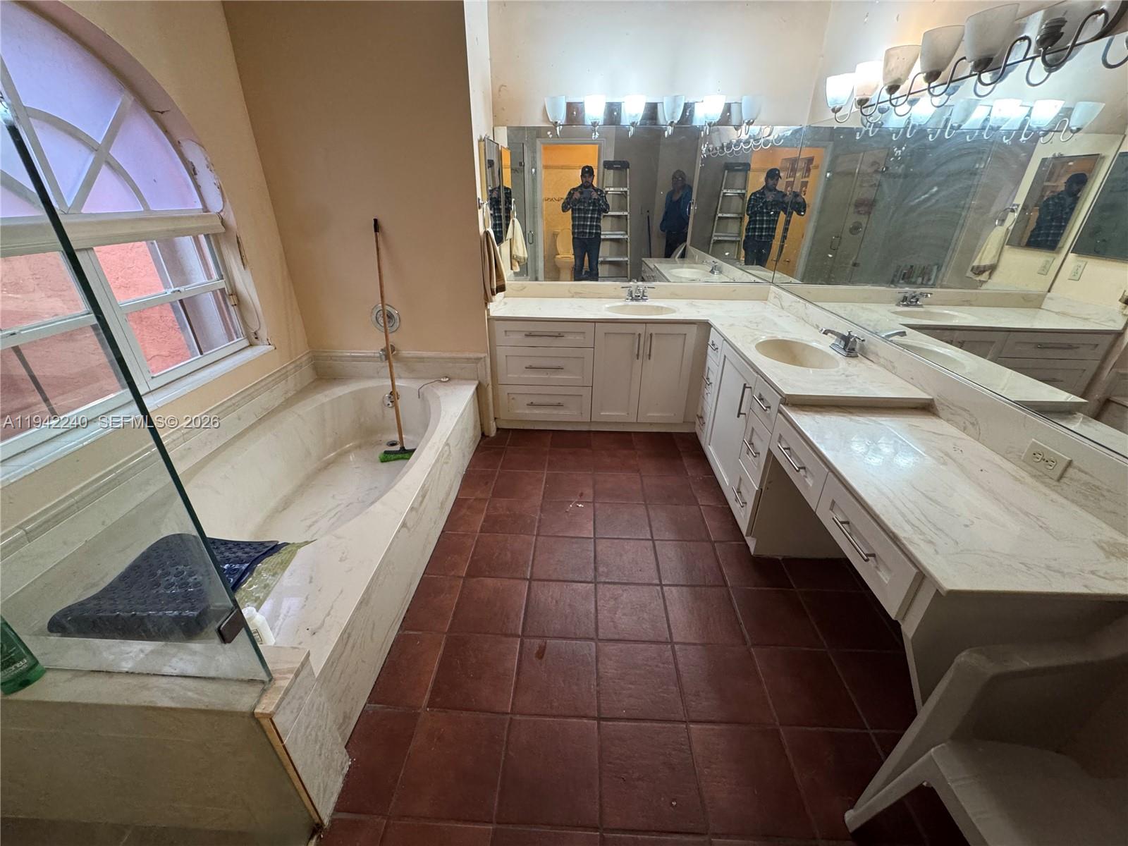 LAKES ON THE GREEN - SEC - Residential