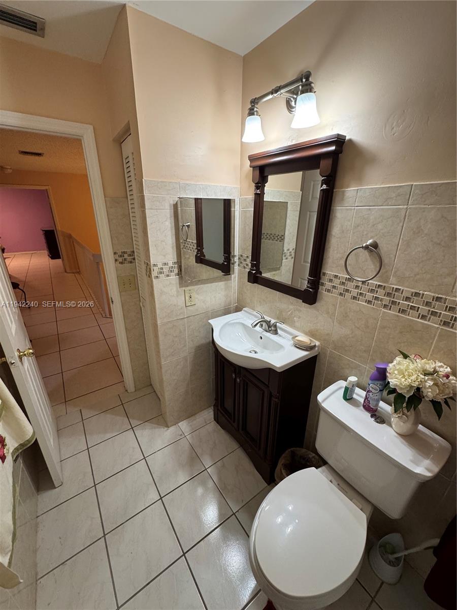 LAKES ON THE GREEN - SEC - Residential