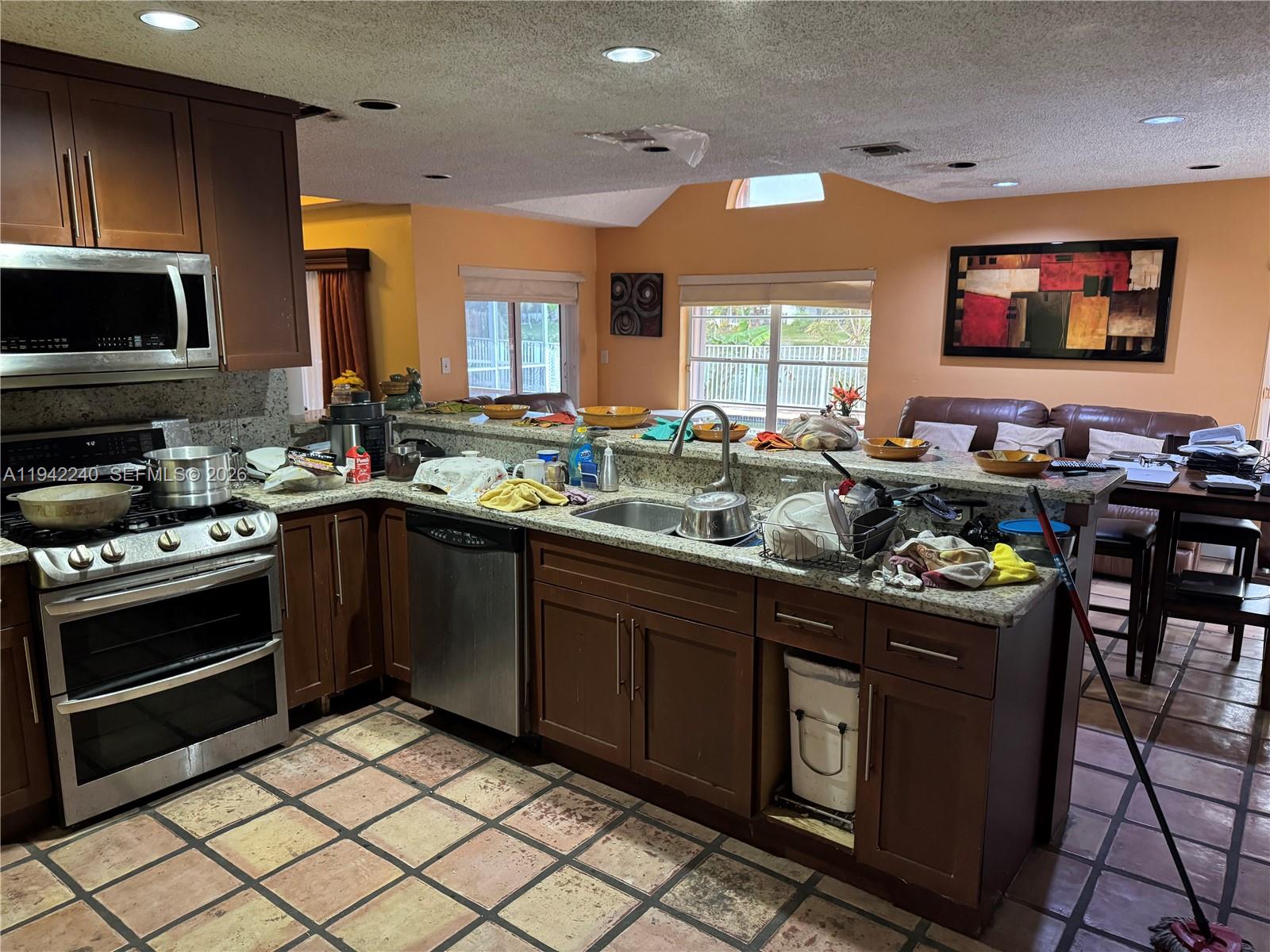 LAKES ON THE GREEN - SEC - Residential