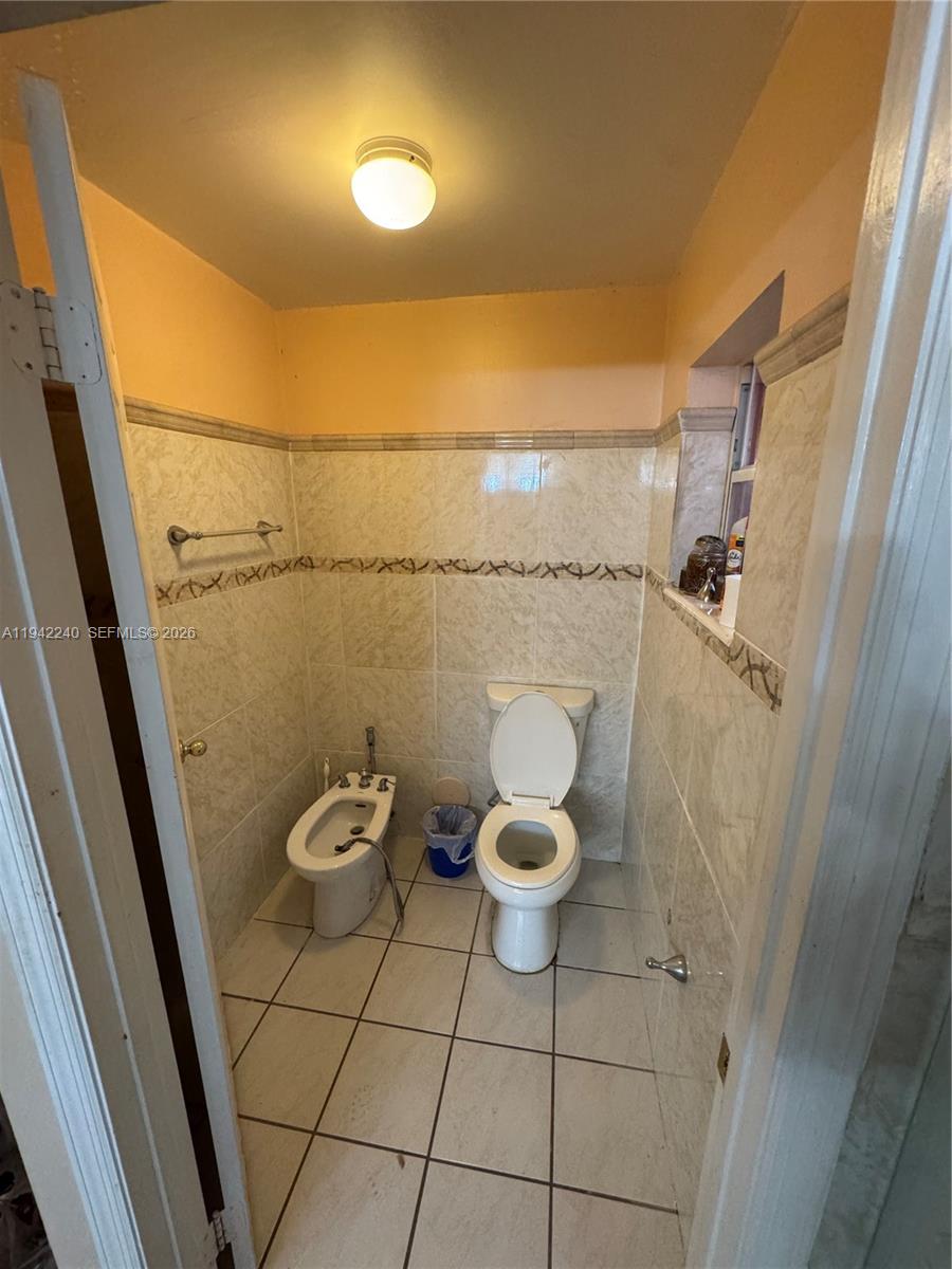 LAKES ON THE GREEN - SEC - Residential