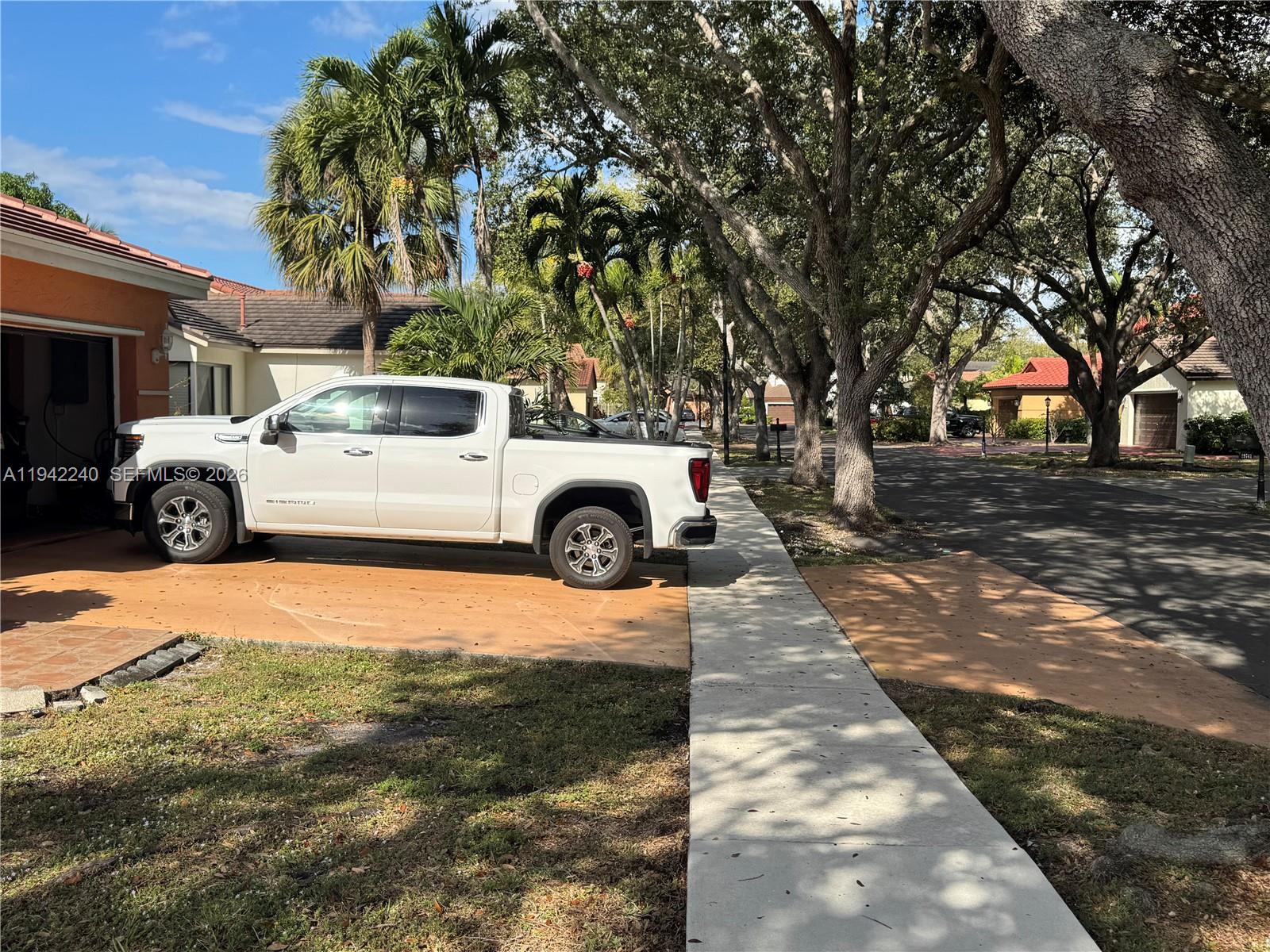 LAKES ON THE GREEN - SEC - Residential