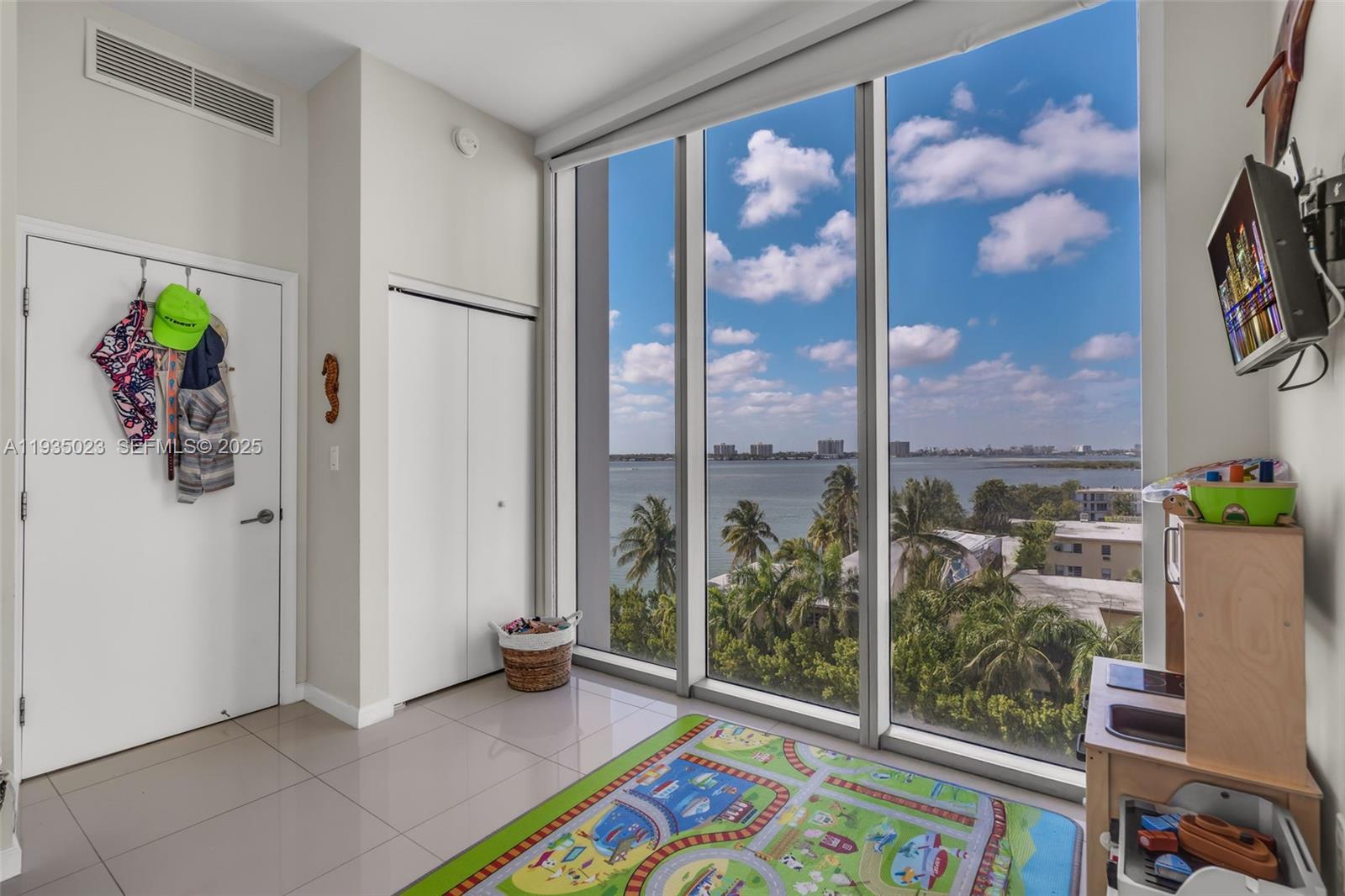 ELOQUENCE ON THE BAY COND - Residential