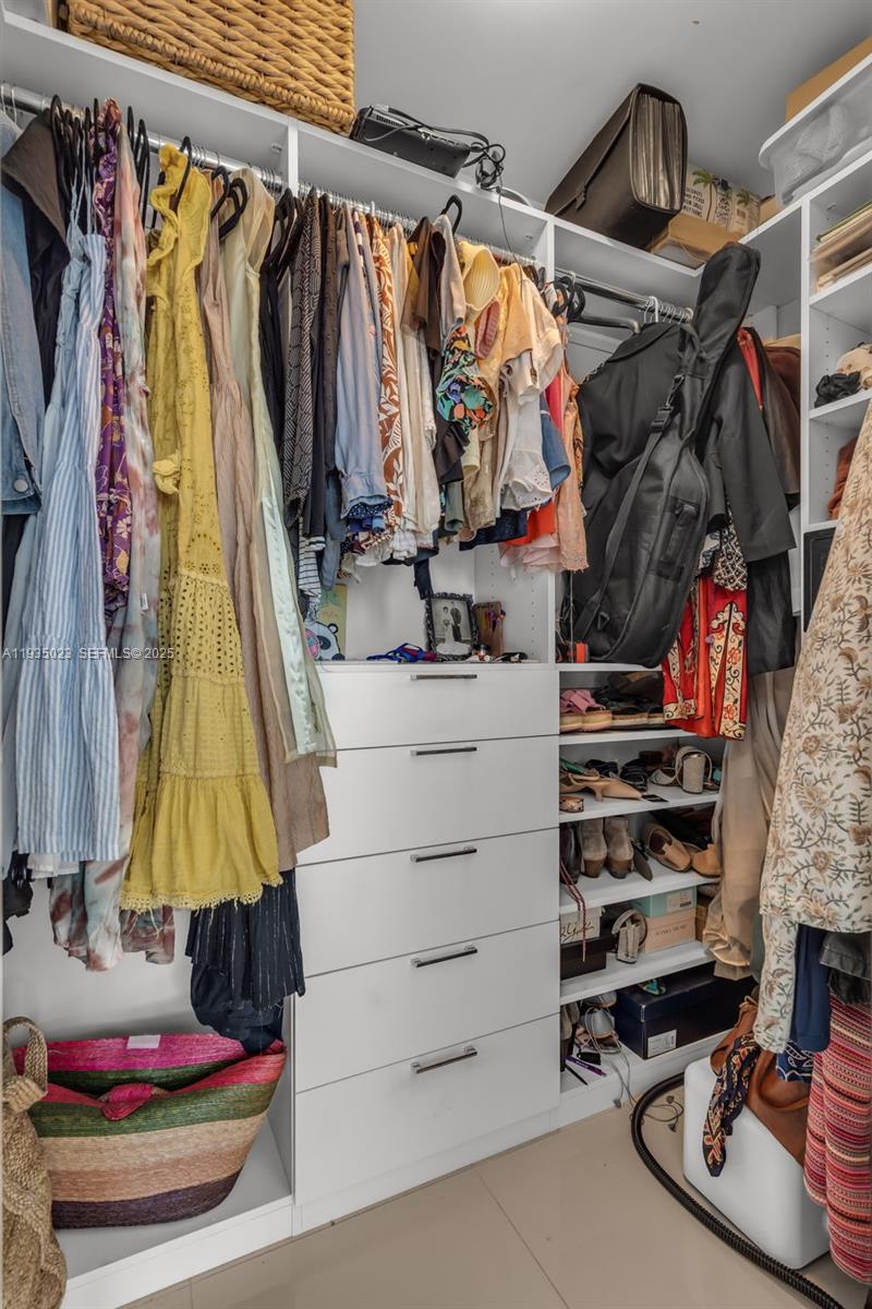 ELOQUENCE ON THE BAY COND - Residential