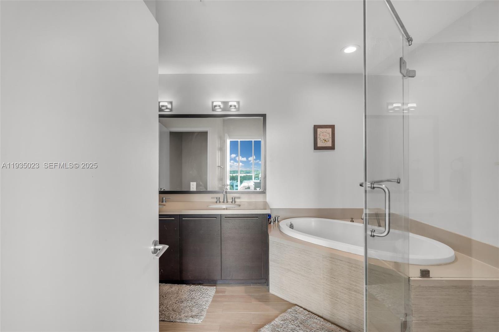 ELOQUENCE ON THE BAY COND - Residential