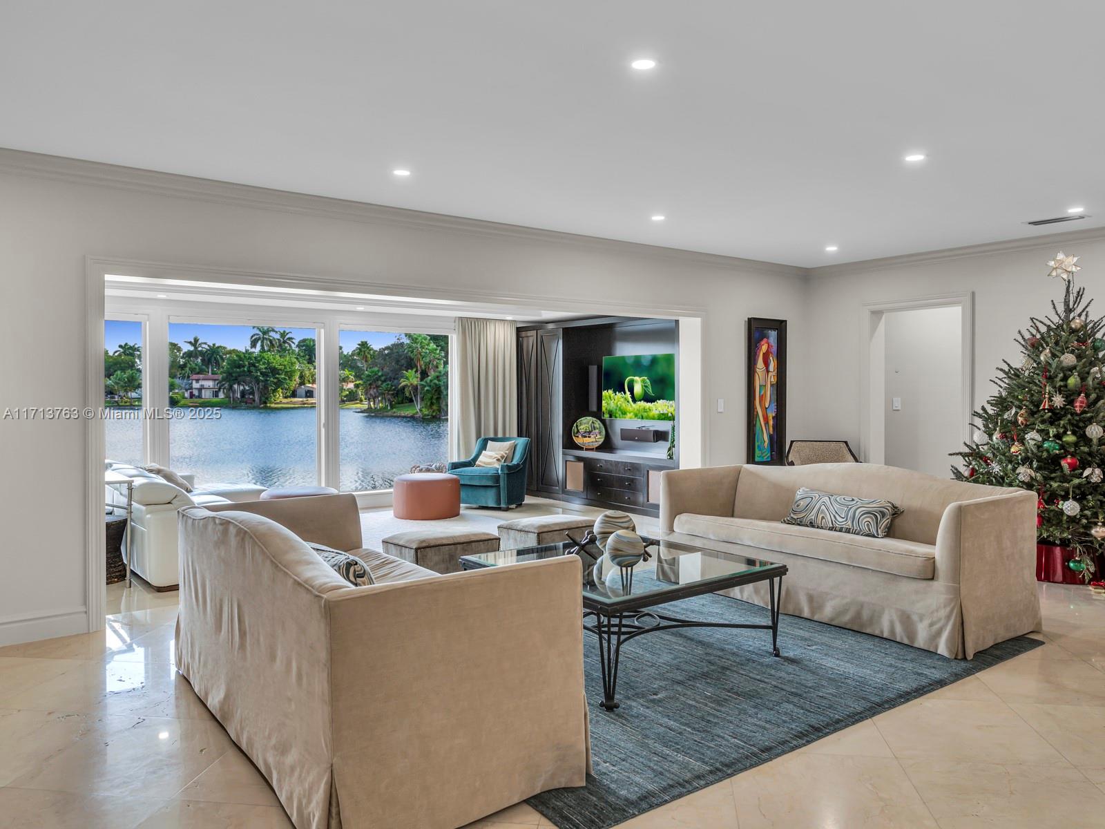MIAMI LAKES - LOCH LOMOND - Residential