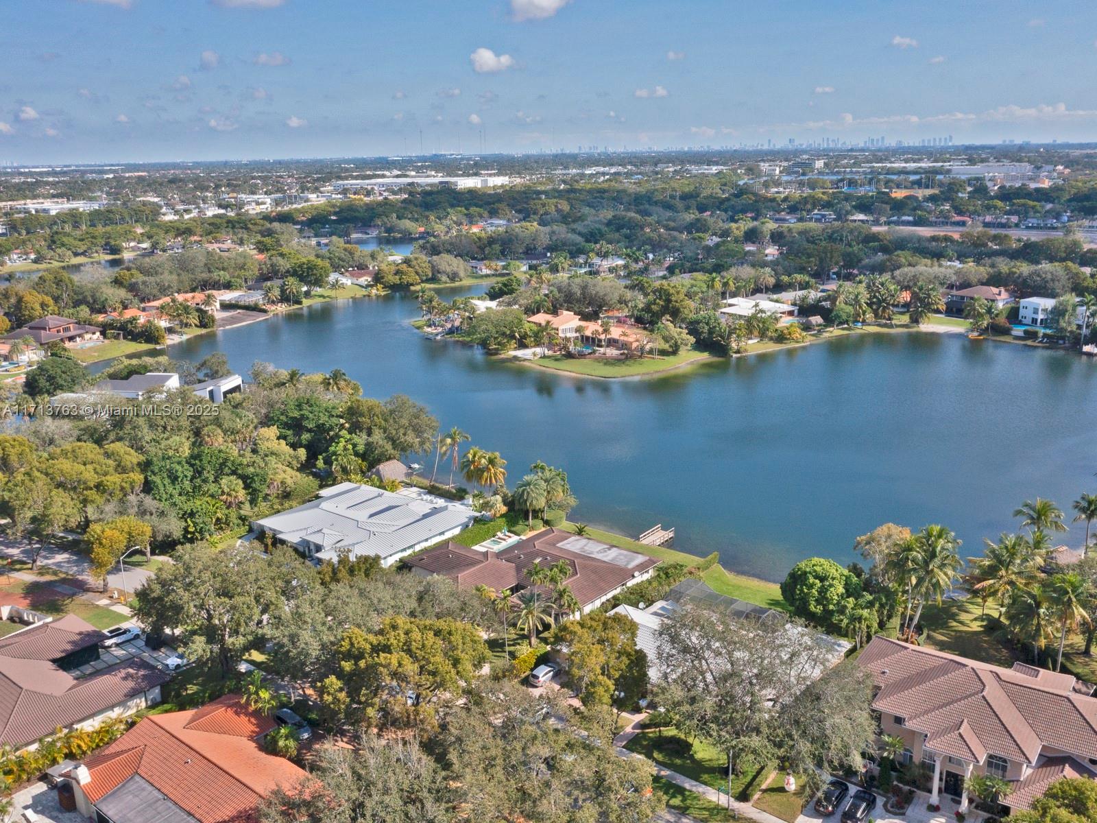 MIAMI LAKES - LOCH LOMOND - Residential