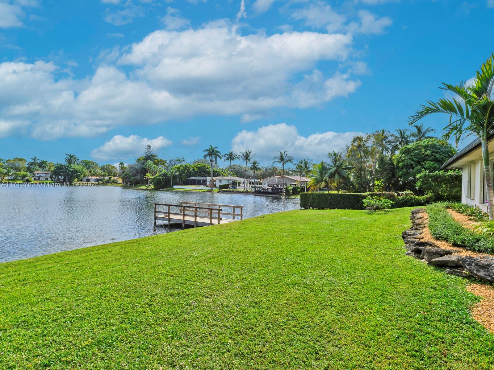 MIAMI LAKES - LOCH LOMOND - Residential