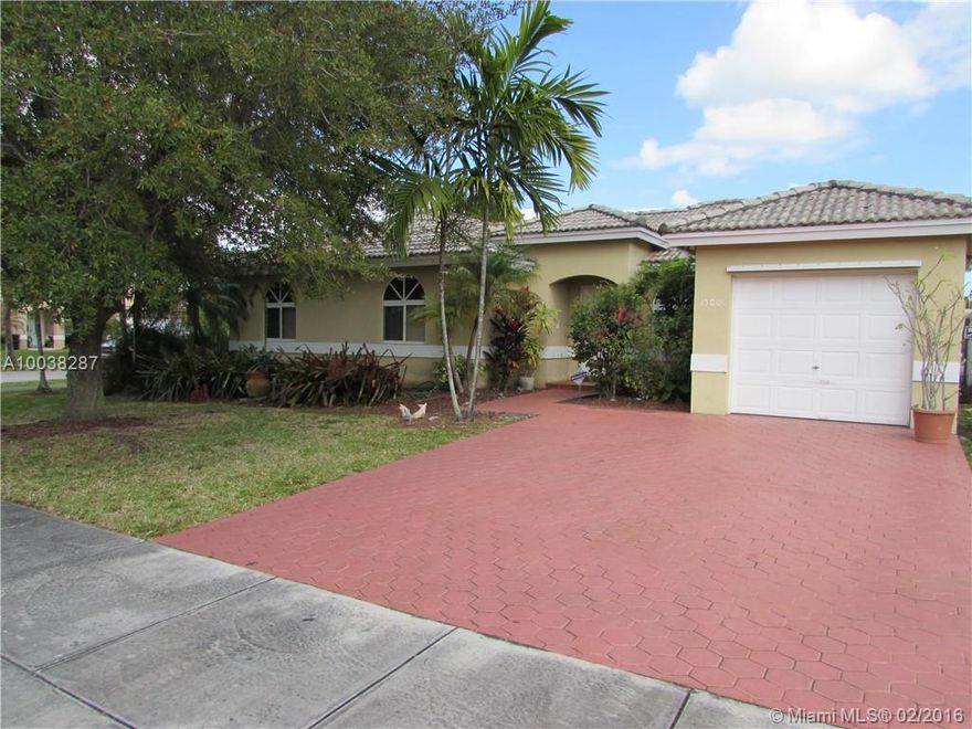 Great 3 bedroom 2 bathroom corner lot home in River Bend. The home has a cozy kitchen with eat in area, dining area, living room and covered patio. Great size yard and centrally located from shops and highways.