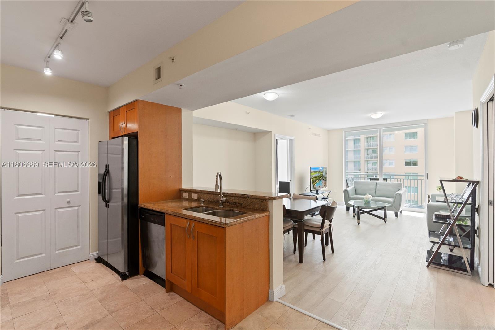 DUO CONDOMINIUM WEST - Residential