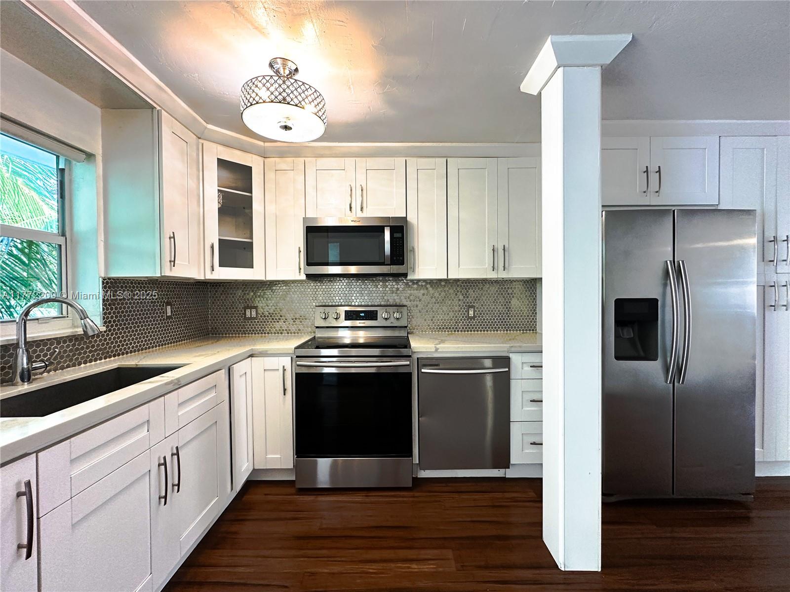 61 Collins Ave 404, Miami Beach, Miami-Dade County, Florida - 2 Bedrooms  
1 Bathrooms - 