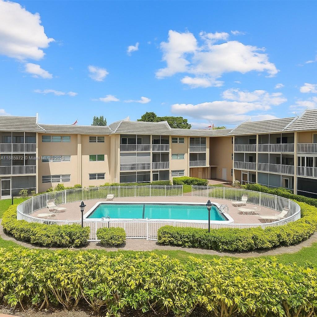 LAKE FOREST CONDO - Residential