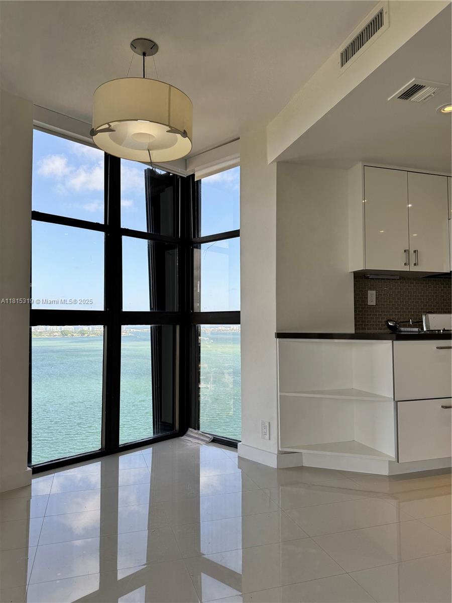 THE TOWERS OF QUAYSIDE CO - Residential Lease