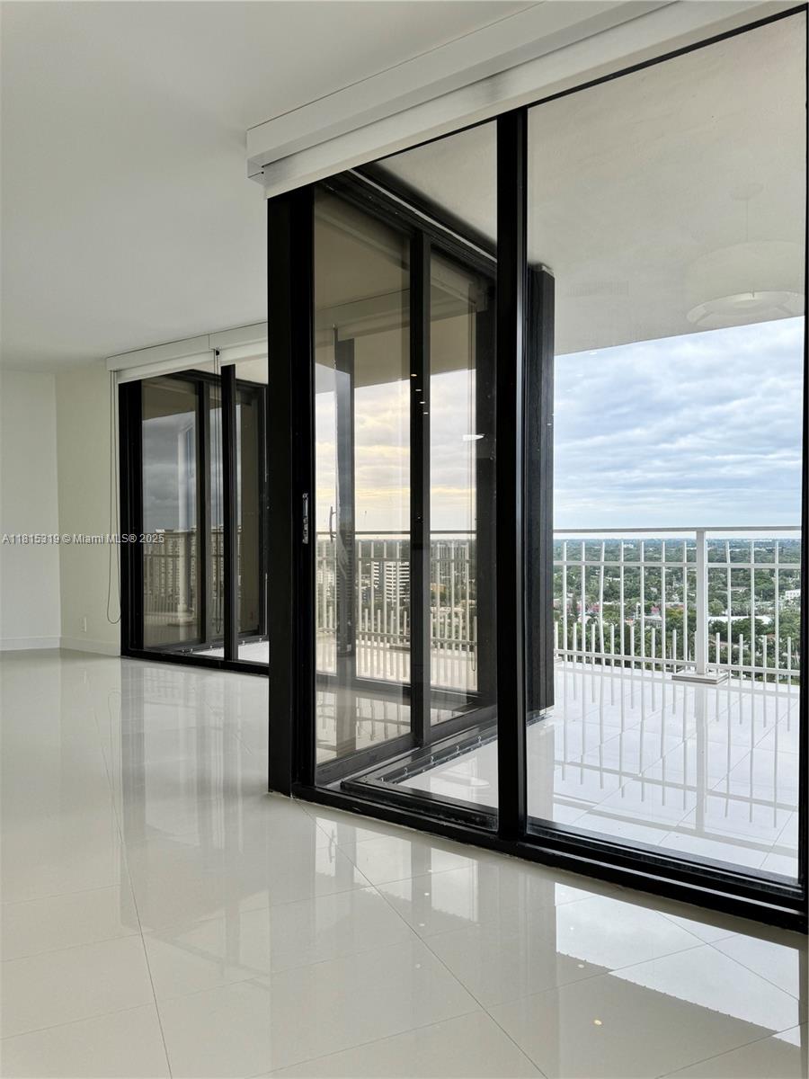 THE TOWERS OF QUAYSIDE CO - Residential Lease