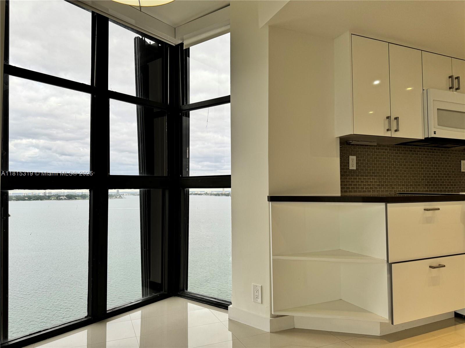 THE TOWERS OF QUAYSIDE CO - Residential Lease