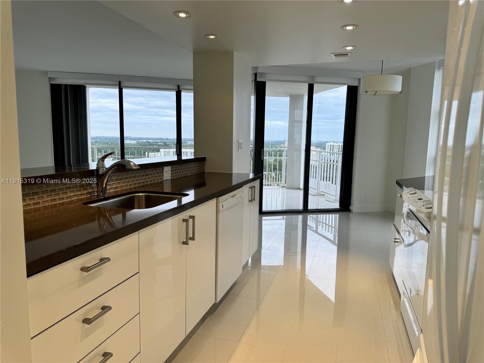 THE TOWERS OF QUAYSIDE CO - Residential Lease